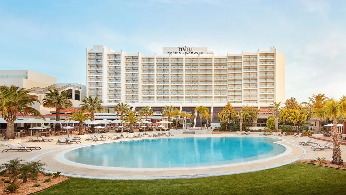 Tivoli Marina Vilamoura hotel and its outdoor swimming pool.