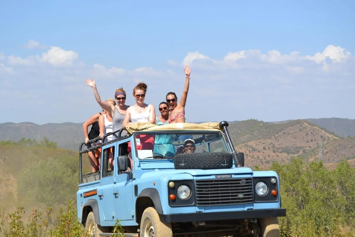 Guests enjoying a Land Rover countryside excursion with Extremo Ambiente.